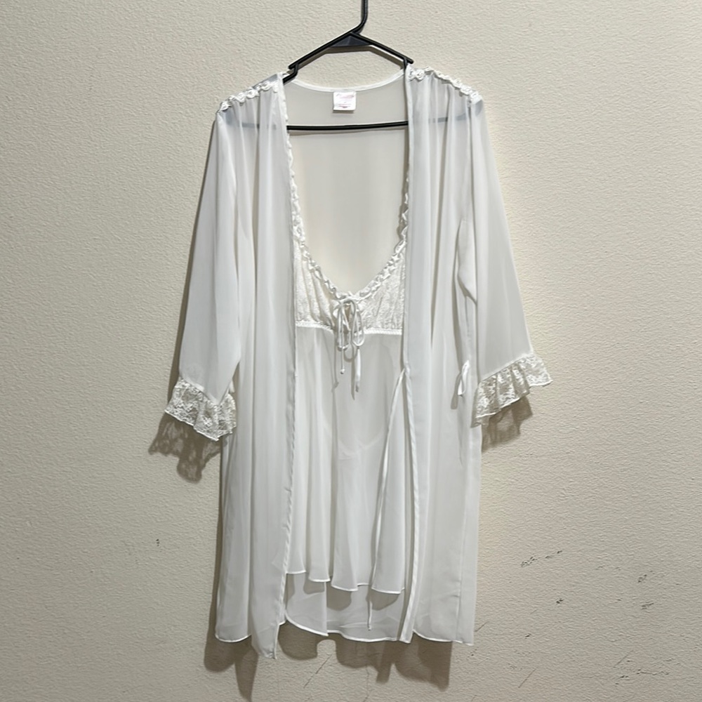 White Sheer Lace Trim Robe &‎ gown / Box 50